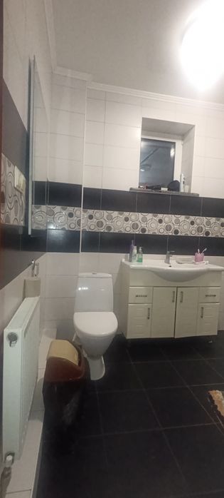 Продається будинок в мальовничому куточку с.Левків.