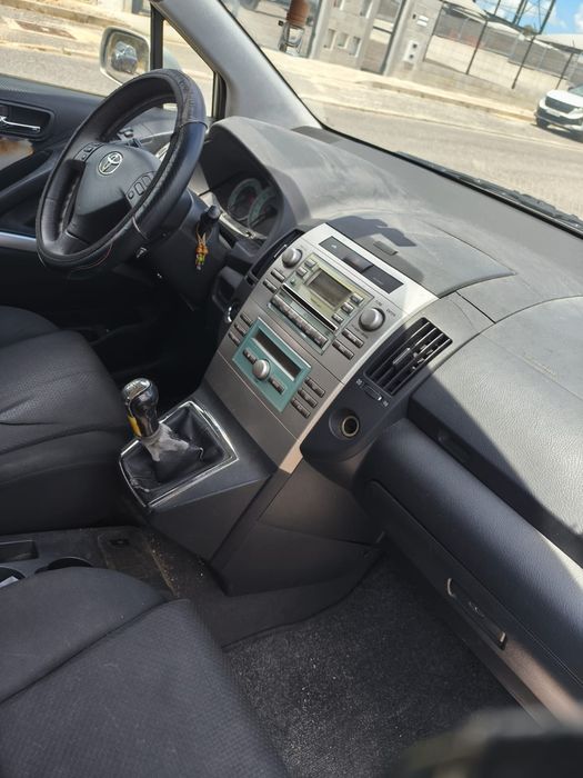 Toyota Corolla verso 7 lugares