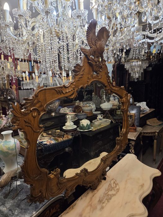 Imponente credencia com espelho