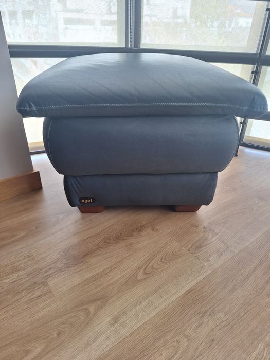 Pouf em pele de cor azul