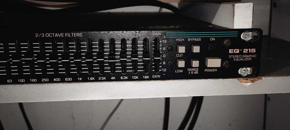 Sistema PA Peavey Completo – XRD 680S + EQ 215 + 2 Colunas XT Series