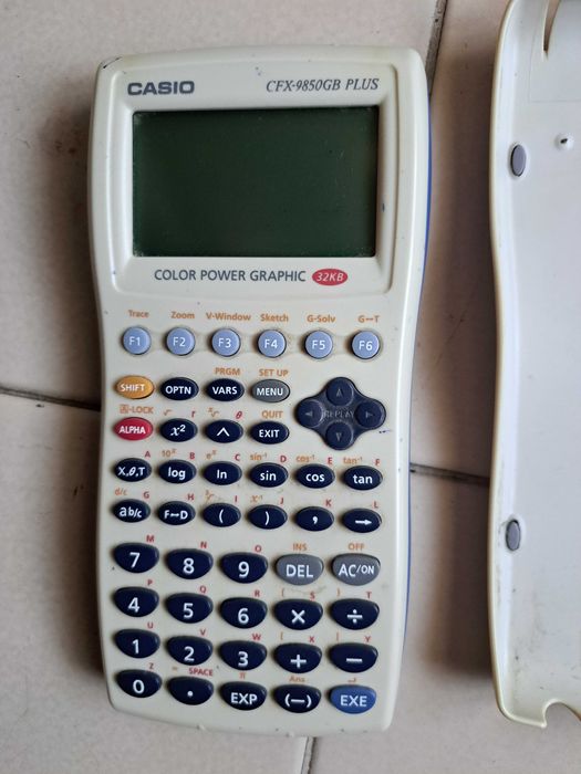 Casio CFX 9850GB Plus-we calculadora