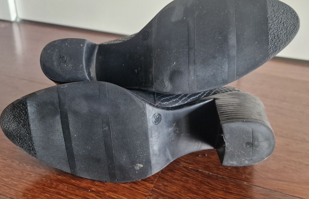 Botins  em pele 38