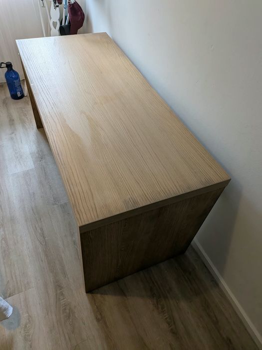 Secretaria de quarto ou escritório.