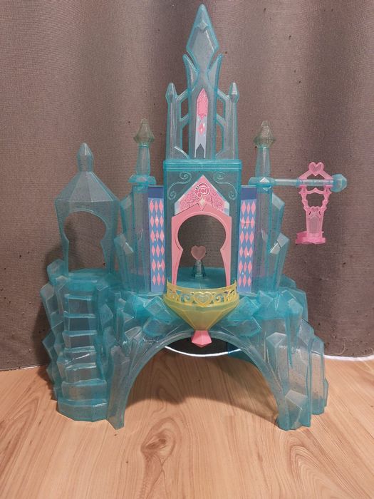 Świecący Zamek Little Pony plus dodatki -drugi zamek, walizka, kucyki