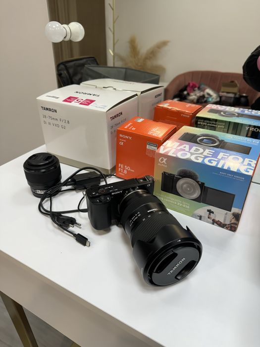 Sony ZV-E10 + dwa obiektywy + statyw