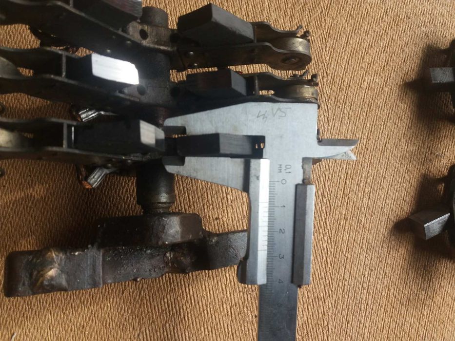 Щіткотримачі електродвигуна.