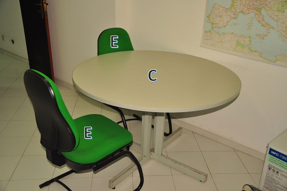 Secretárias e cadeiras escritório