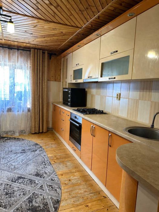 Продаж будинку . Площа 80 м.кв. Ділянка 10 с. Комунікації. Генератор