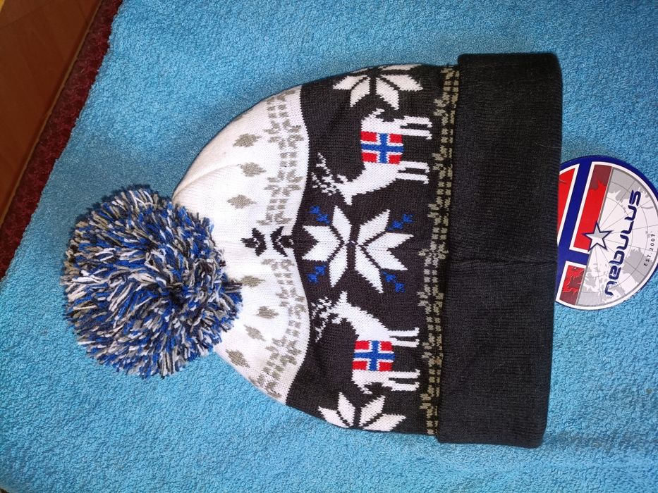 Czapka z pomponem Nebulus