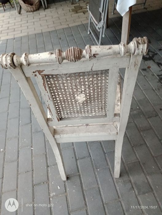 Krzesło stare do renowacji,stabilne