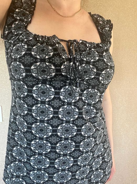 Блузки на зав'язках підходять і для вагітної та годуючої