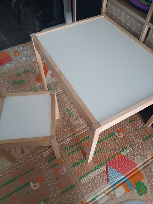 Conjunto mesa e cadeiras criança