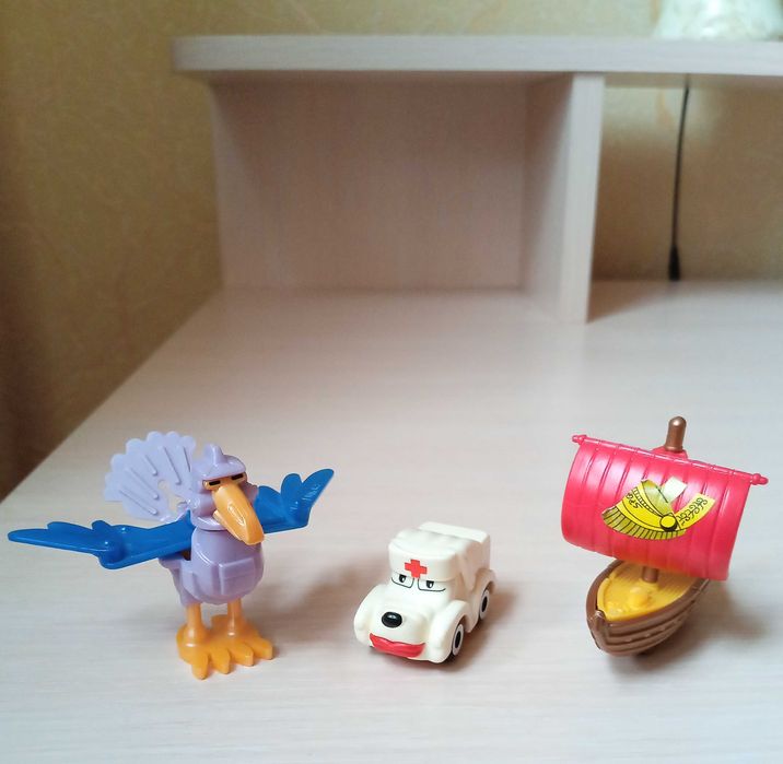 Киндер-сюрприз игрушки