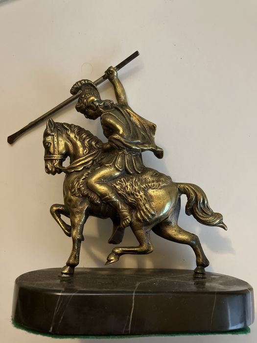 Escultura metal cavaleiro