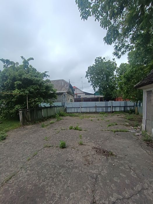 Продаж частини будинку в центрі Довжку
