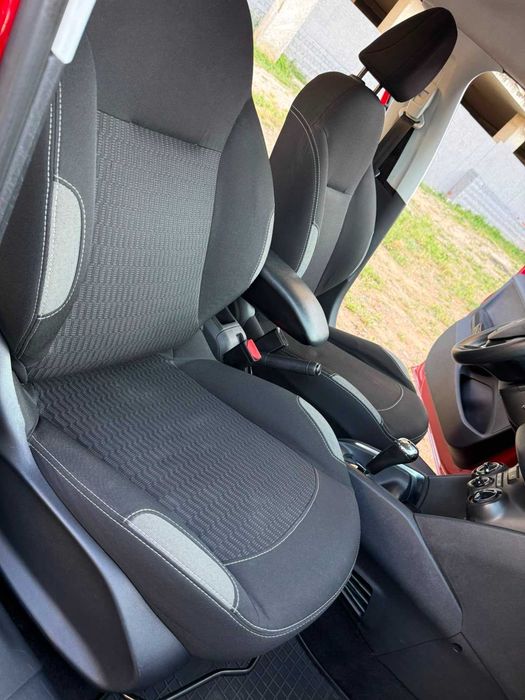 Peugeot 208 2017 1.2 бензин/автомат