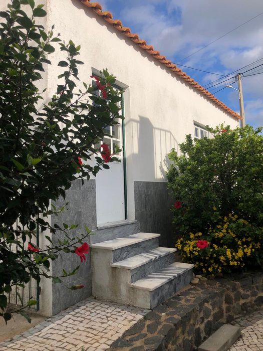 Moradia T4 com 2wcs + Garagem + jardim a 10minutos de Beja