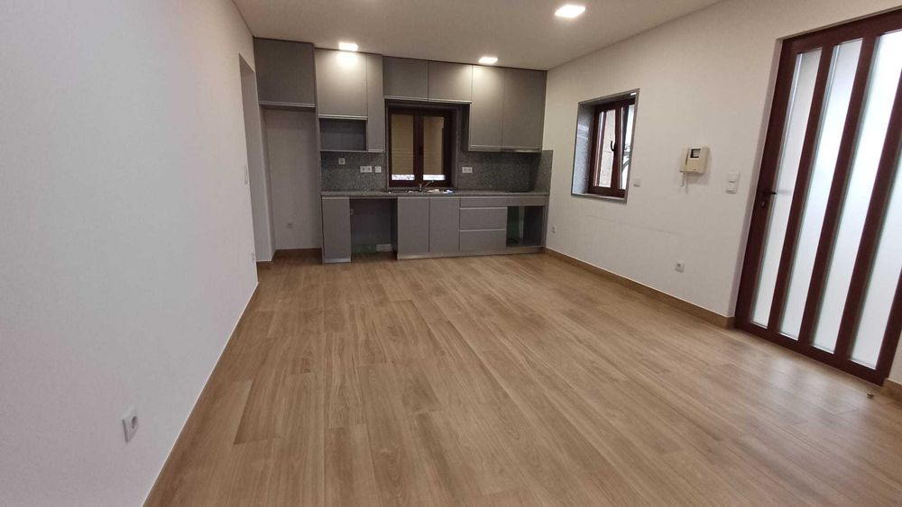 Casa Térrea Independente com garagem e zona lazer