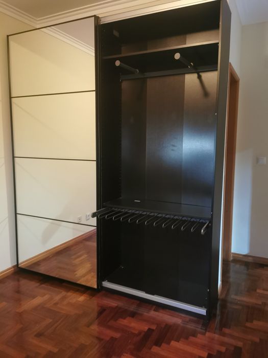 Roupeiro IKEA pax preto