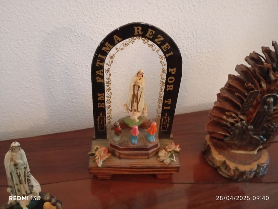 Conjunto de peças alusivas a Fátima