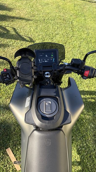 Motocykl Husqvarna Svarpilen 125 Model 2025 kat B  Gwarancja Stan Idealny  15KM