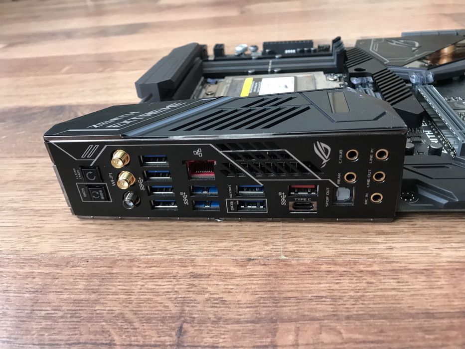 Материнська плата Asus ROG Zenith Extreme X399 Socket STR4(Threadrippe