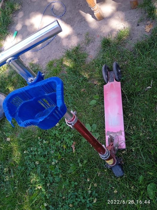 Самокат для дівчинки.