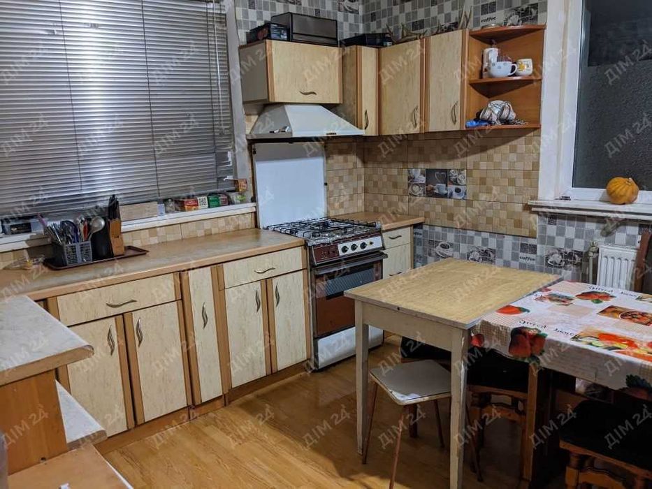 Окремий будинок біля річки