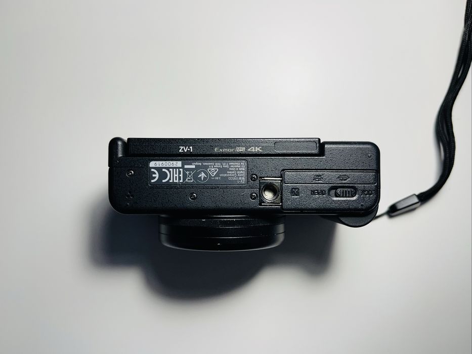Компактна камера Sony ZV-1