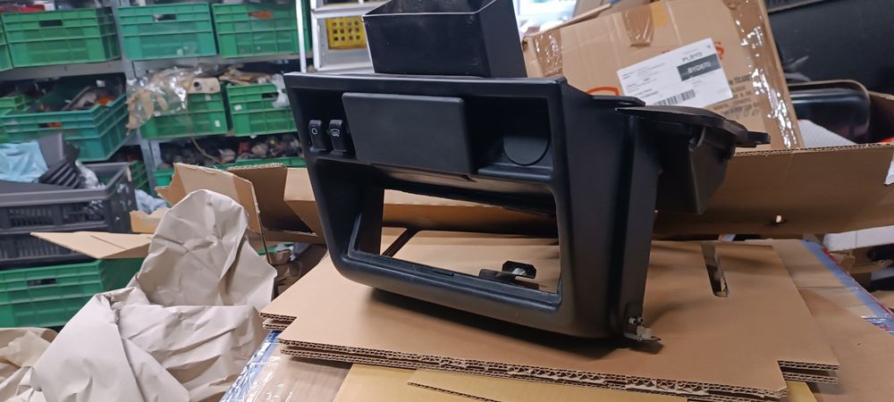 Fiat 126p konsolka środkowa nawiewy FL czarna ładny stan