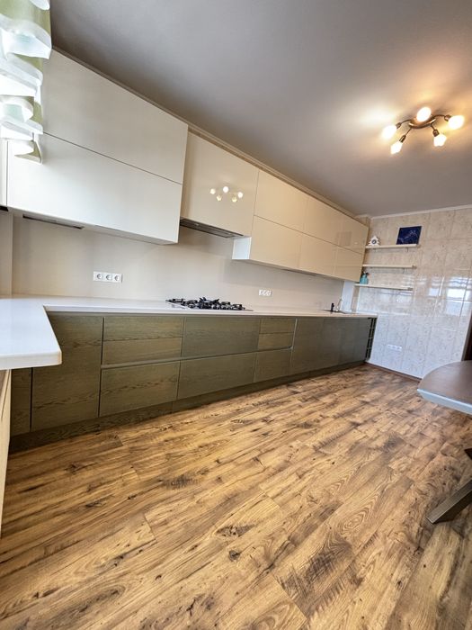 Продаж дворівневої квартири