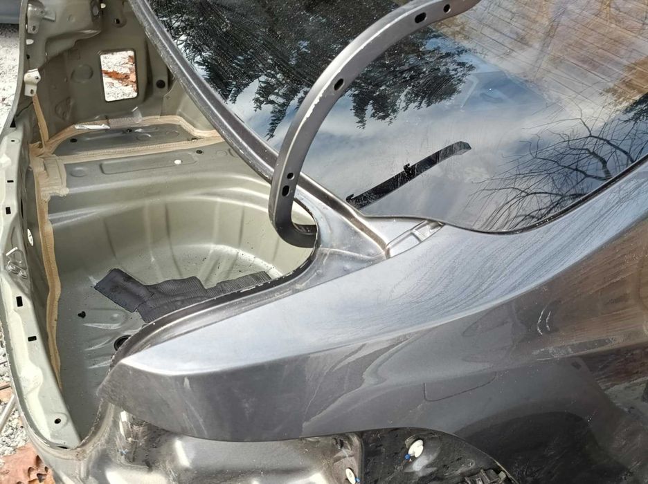 Toyota Corolla E21 sedan tył cięty dupa ćwiartki podłoga 1G3 transport