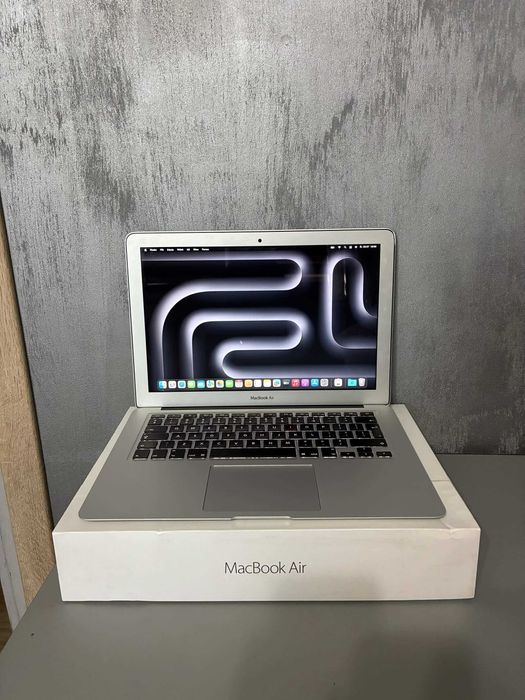 MacBook Air 2017 kompletny z pudełkiem / 8GB Ram / SSD / Oryginalny Zasilacz Apple, super stan