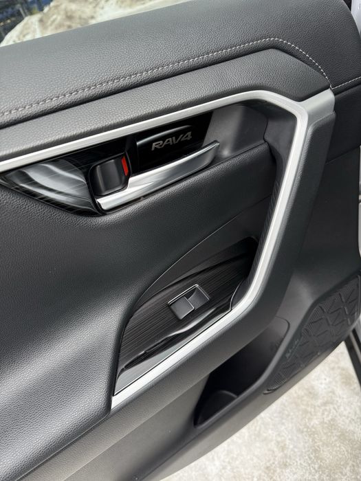 Продам свій автомобіль Тойота Rav 4 2020 року, пробіг 60 тис км.