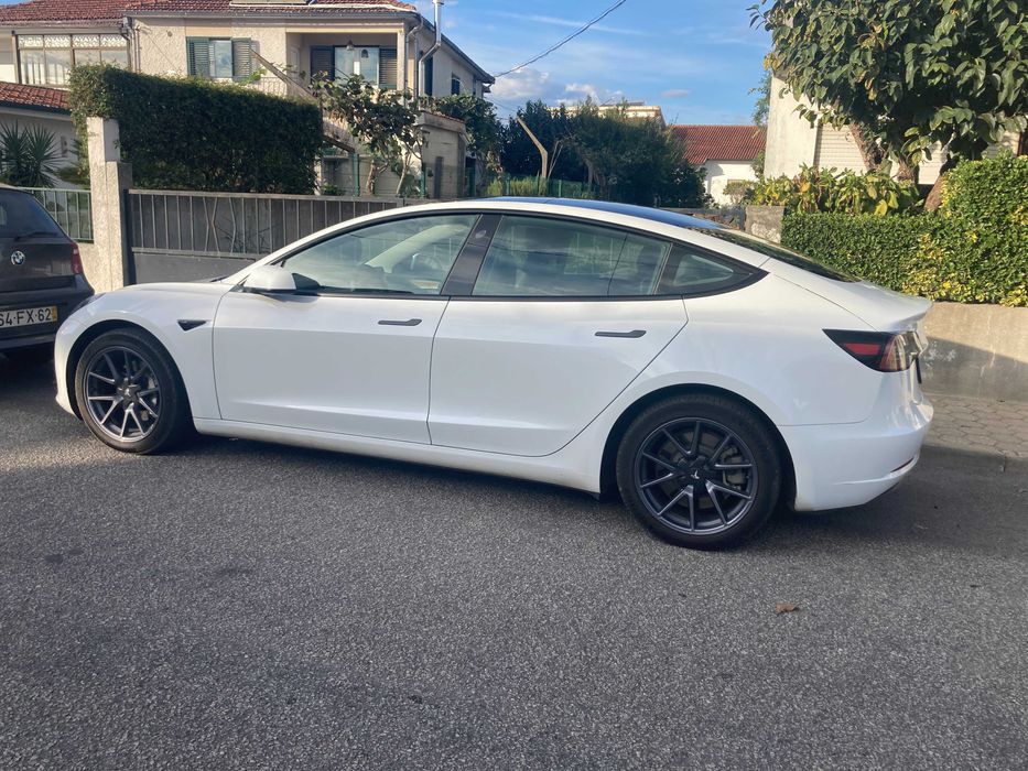 Tesla Long Range Dual Motor em excelente estado
