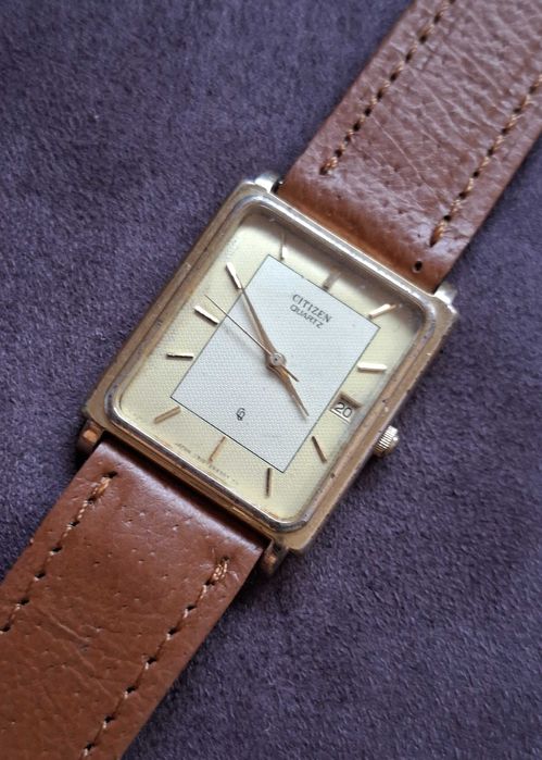 Relógio Citizen dourado, com duas braceletes - vintage