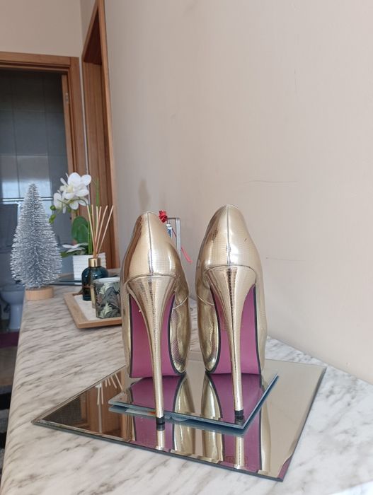 Vendo sapatos de salto alto 37 usados uma vez