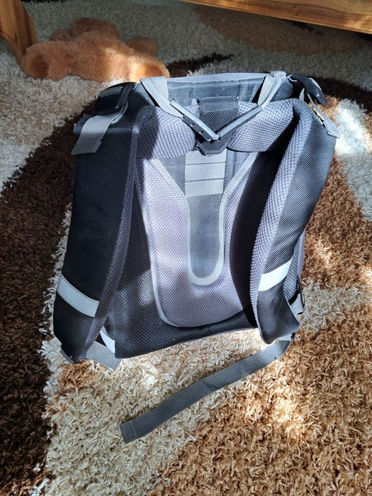 Портфель шкільний з темно-зеленою пластиковою вставкою