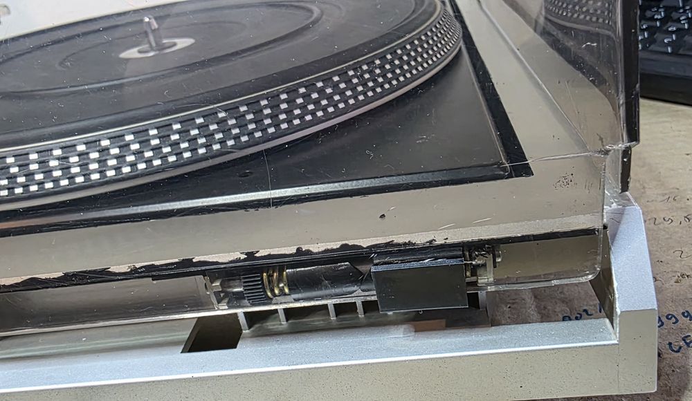 Gramofon. DUAL  CS 506-1