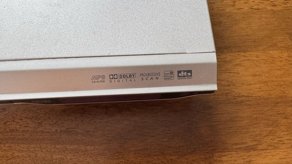 DVD плеєр LG (з кабелем RCA) — на запчастини / під відновлення
