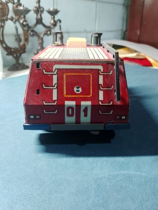 Іграшкова машинка "Рятувальна"