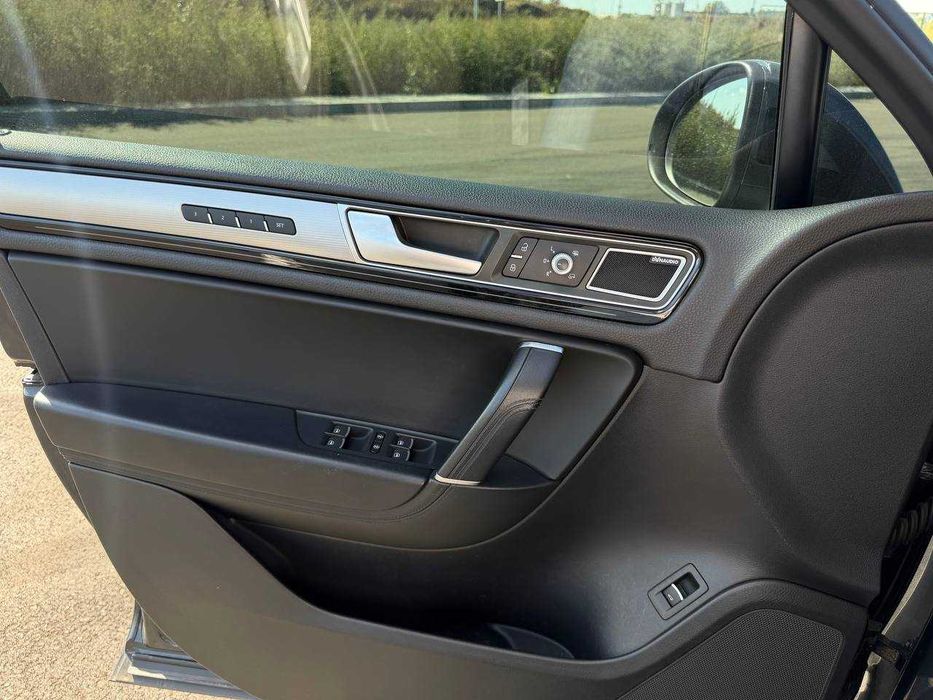 Продам Volkswagen Touareg 2015 року. V6 3.0 TDI, 193 кВт / 262 к.с.,  автомат, повний привід та пневмопідвіска.