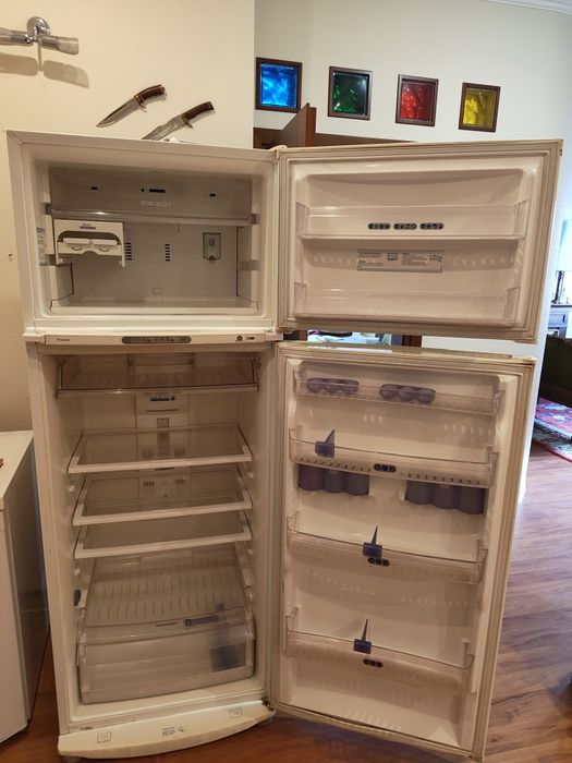 Продам Холодильник whirlpool (вірпул), no frost. Ширина 70см