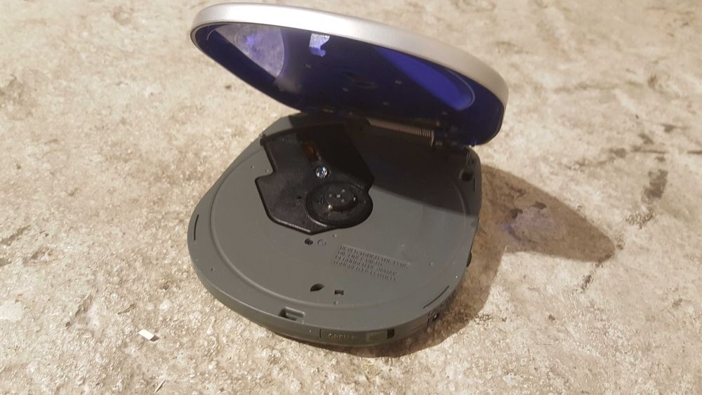 Discman JVC - PRL - czytaj opis.