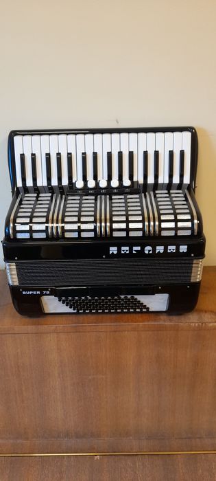 Akordeon Bergler 80 niemiecki ,futerał