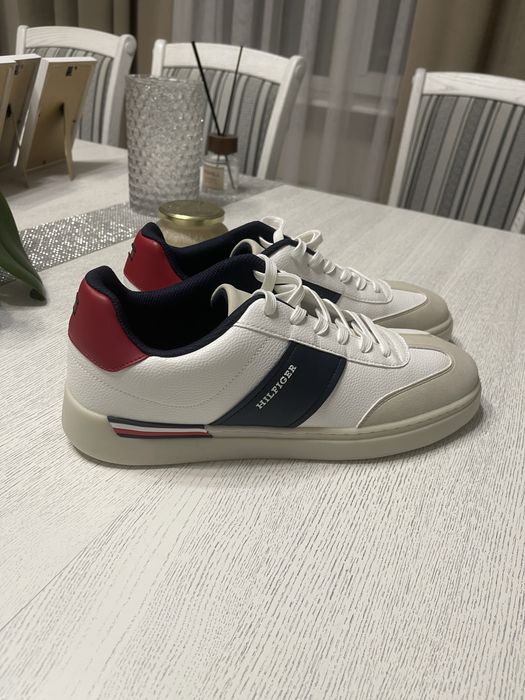 Tommy Hilfiger взуття