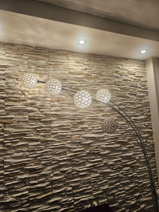 Elegancka lampa podłogowa srebrne klosze