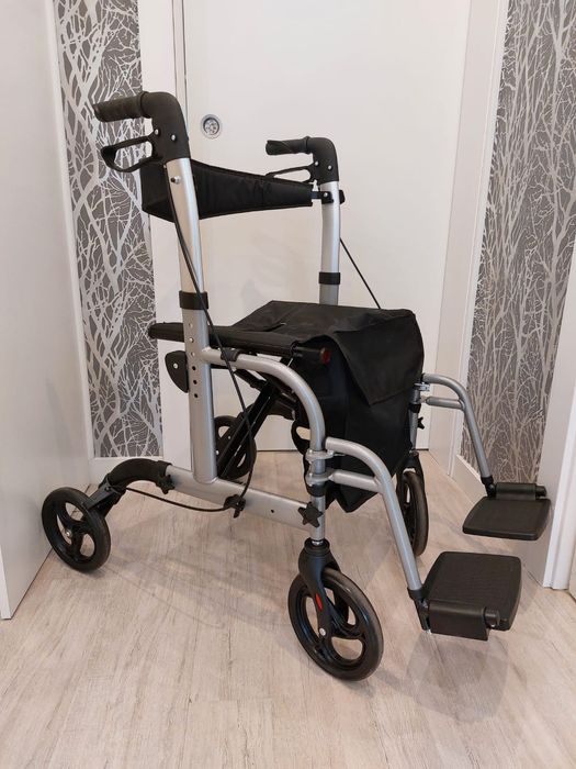 Chodzik czterokołowy ( nowiutki )