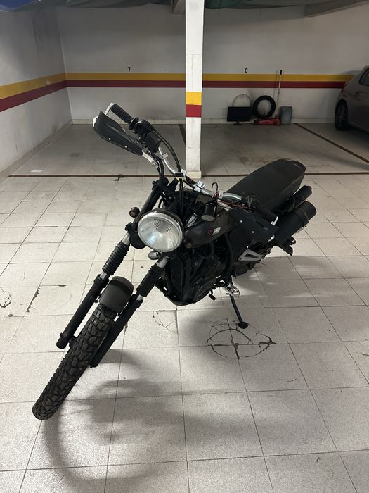 Suzuki Dr650 alterada